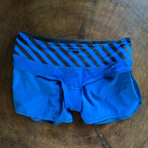 Women’s Lululemon Groovy Run Short Cornflower Blue Black Inkwell size 6 EUC - Picture 6 of 8